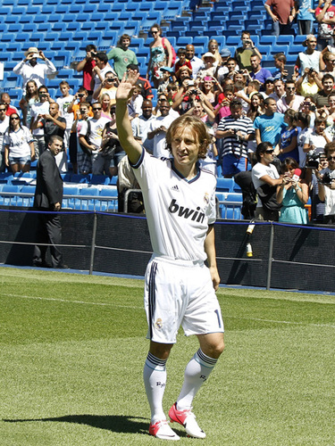 HWG！罗马诺：维拉签下19岁巴西前锋艾莉森，总价1200万欧