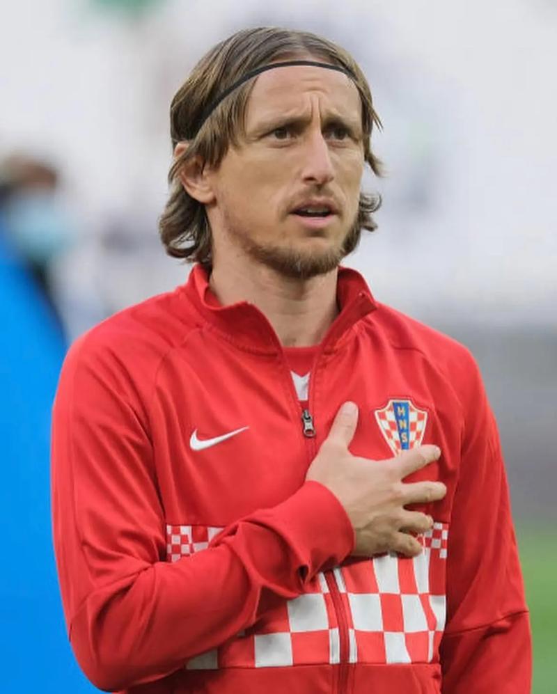 替补球员关键铲断破坏对手攻势