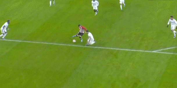 保安大爷中场硬核加入拉拉队，全场尖叫炸了！